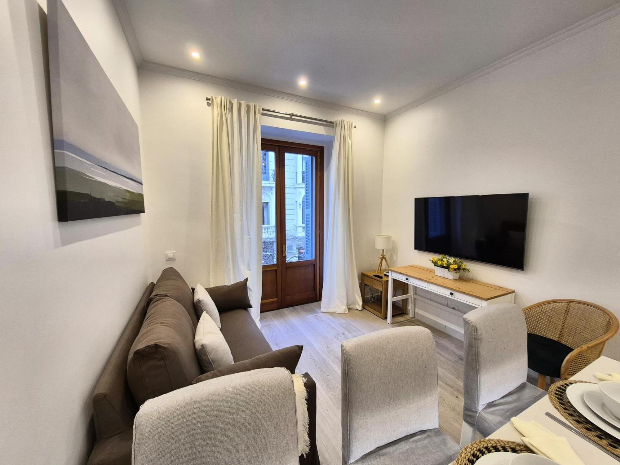 Apartamentos Plaza De Espana — Photos 3