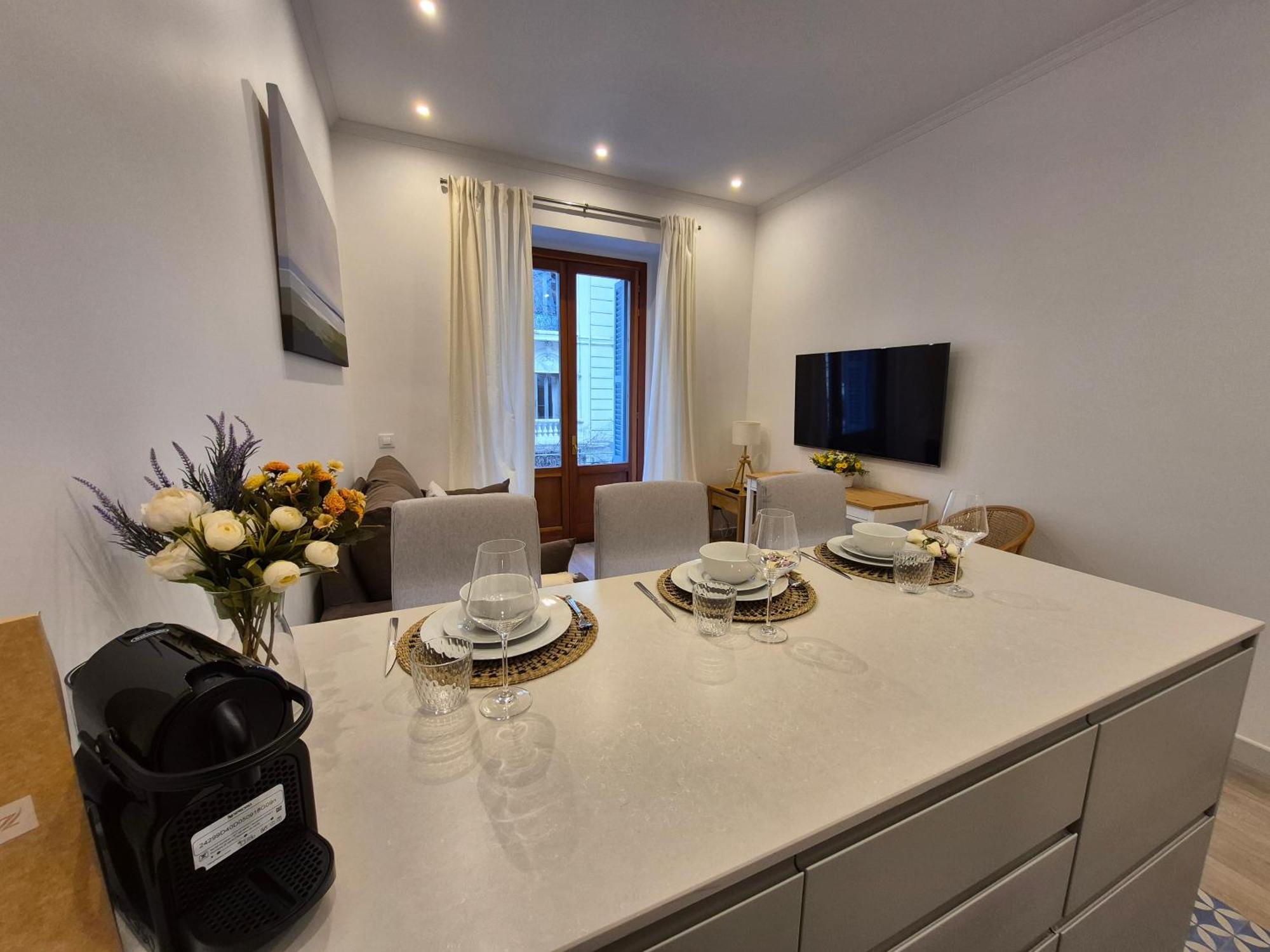 Apartamentos Plaza De Espana — Photos 2